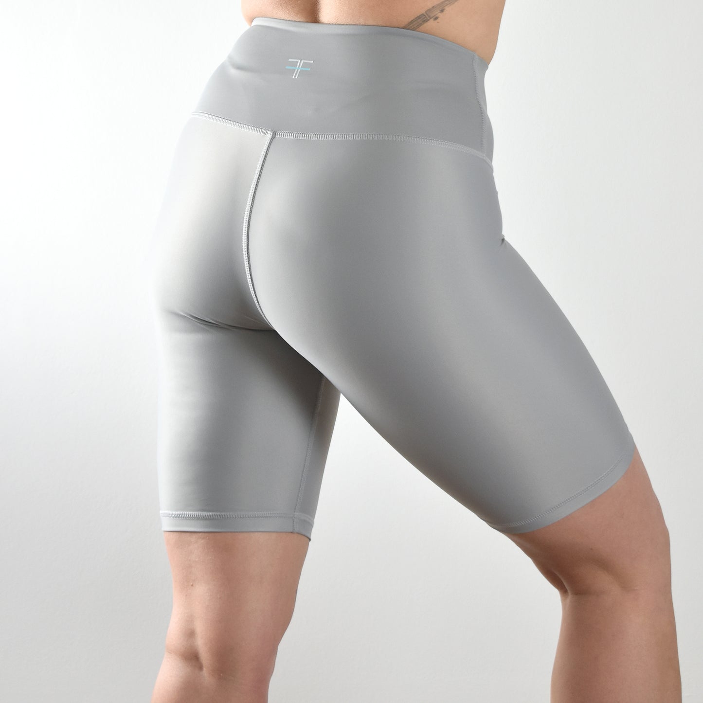 SIGNATURE Biker Shorts M / Moon - Grey